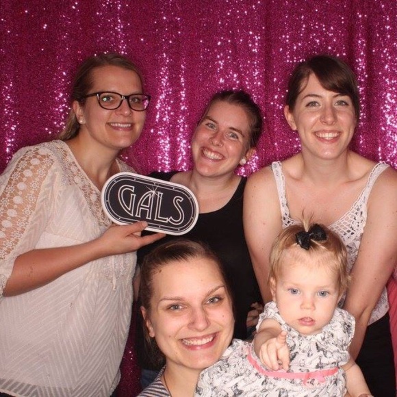 Meet your Poshers, Britta and Rachel - Picture 4 of 7